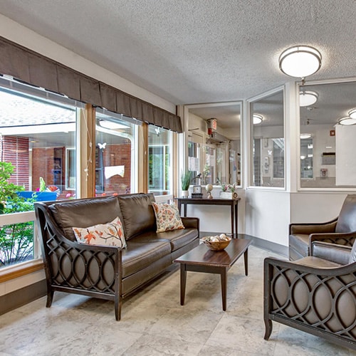Lobby sitting area at Porthaven Post Acute